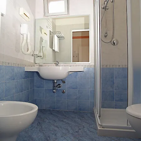 皮齐内利酒店 3*